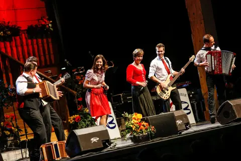 Oesch’s sagen leise Servus