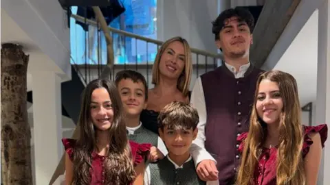 Ferchichis Kids in Wiesn-Tracht