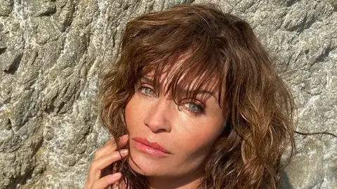 Helena Christensen zieht alle Blicke an