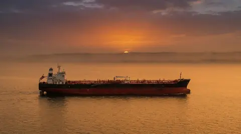 Zwei Tanker bei Hormus von Geschossen getroffen