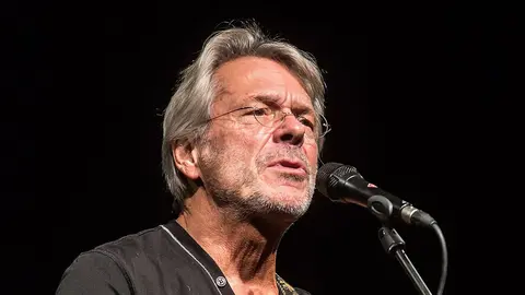 Reinhard Mey erobert mit 83 Platz 1 der Charts