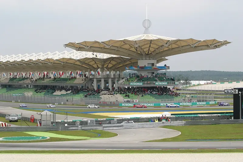 Verstappen holt in Sepang die erste Pole der Saison