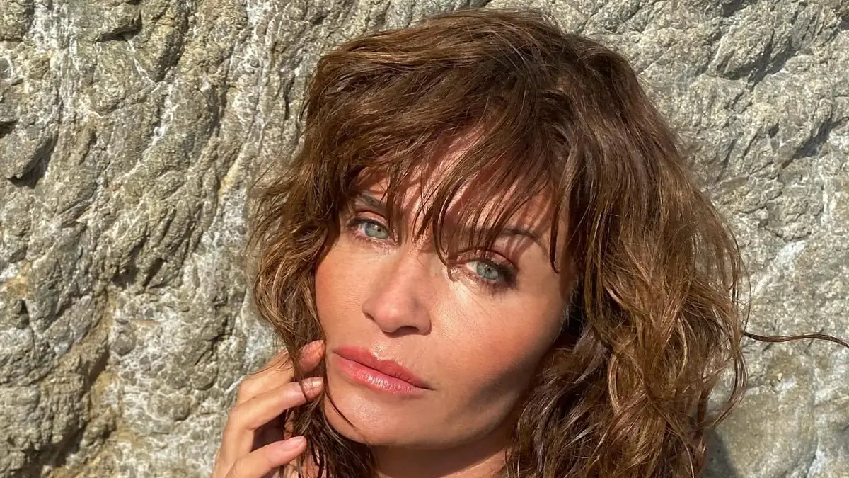 Helena Christensen zieht alle Blicke an