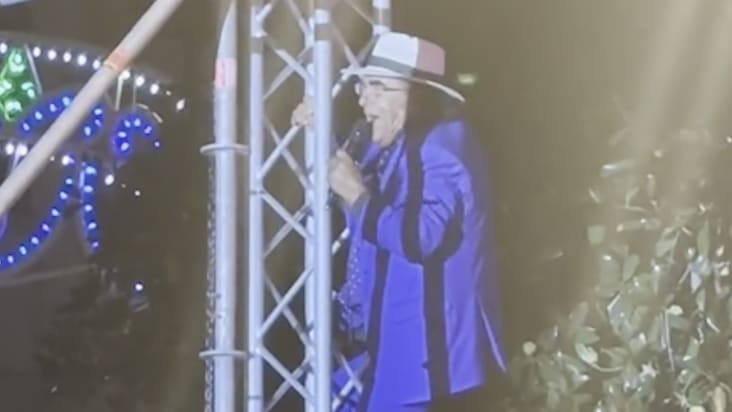 Al Bano klettert auf den Mast